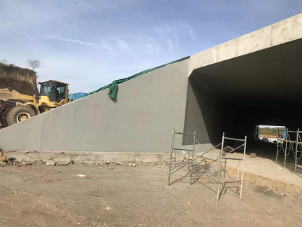 某隧道混凝土表面涂刷卓能達(dá)混凝土防碳化涂料前后